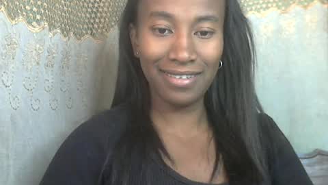 Snapshot of minouch211907 chatting on June 26, 9:14 am minouch211907 online show from June 26, 9:14 am