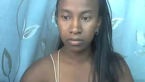 Snapshot of minouch211907 chatting on July 5, 9:38 am minouch211907 online show from July 5, 9:38 am