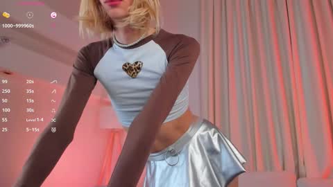 Snapshot of mintlackey chatting on November 6, 7:53 am Lianna online show from November 6, 7:53 am