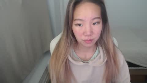 mira_g online show from November 25, 1:22 pm