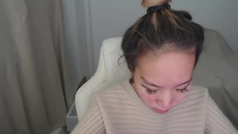 mira_g online show from December 14, 1:49 pm