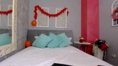 Snapshot of mira_glow chatting on November 19, 5:51 am Mira online show from November 19, 5:51 am