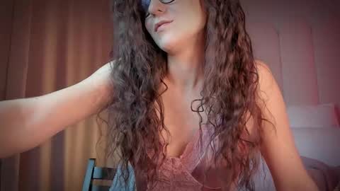 Snapshot of mira_kraviz chatting on November 20, 6:18 pm Mira online show from November 20, 6:18 pm