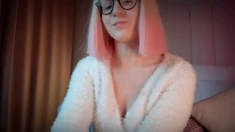 Snapshot of mira_kraviz chatting on November 30, 7:18 pm Mira online show from November 30, 7:18 pm