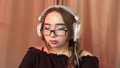 mira_light_ online show from September 30, 3:17 pm