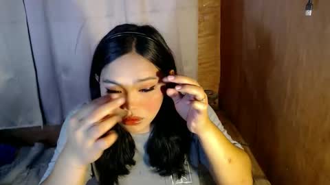 Snapshot of mira_luna222 chatting on November 29, 1:19 am Mira Bella online show from November 29, 1:19 am