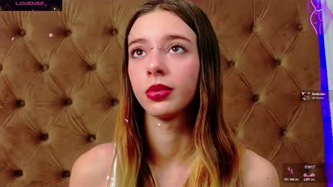 Snapshot of mira_lynxx chatting on December 3, 5:15 am mira_lynxx online show from December 3, 5:15 am