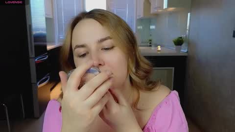 Snapshot of mira_mermayd chatting on February 5, 10:09 am Mira online show from February 5, 10:09 am