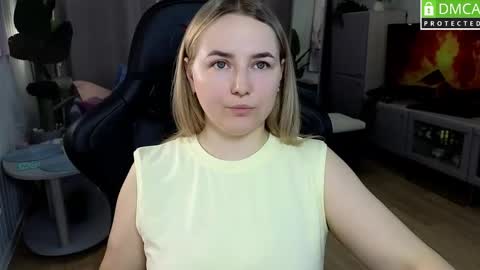 Snapshot of mira_mermayd chatting on April 26, 1:47 am Mira online show from April 26, 1:47 am