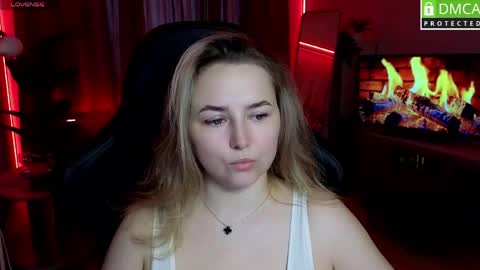 Snapshot of mira_mermayd chatting on May 13, 8:12 am Mira online show from May 13, 8:12 am