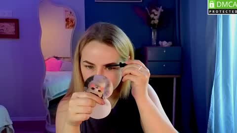 Snapshot of mira_mermayd chatting on May 28, 1:58 am Mira online show from May 28, 1:58 am