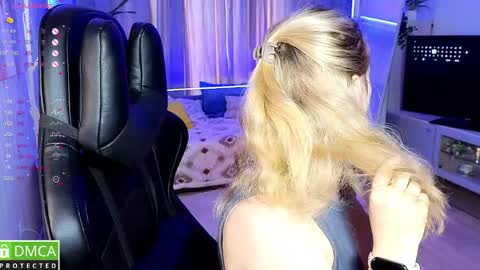 Snapshot of mira_mermayd chatting on June 6, 1:11 am Mira online show from June 6, 1:11 am