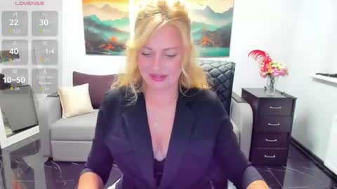 Snapshot of mira_whitme chatting on July 13, 11:57 am Mira online show from July 13, 11:57 am