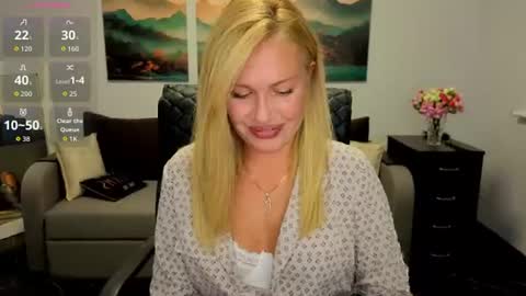 Snapshot of mira_whitme chatting on July 29, 11:52 am Mira online show from July 29, 11:52 am