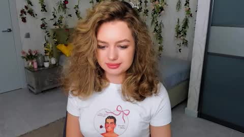 Emma online show from October 24, 4:14 pm