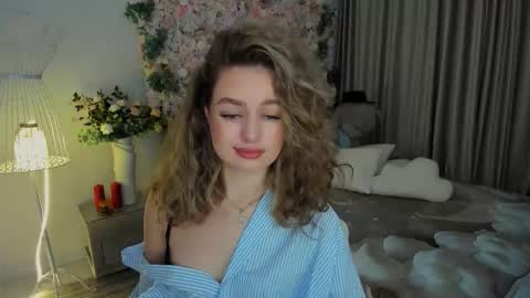 Emma online show from November 12, 7:35 pm