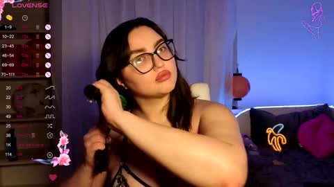 Snapshot of miraluccian chatting on December 17, 3:45 am miraluccian online show from December 17, 3:45 am