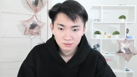 Snapshot of miram_yoo chatting on December 7, 6:04 pm online show from December 7, 6:04 pm