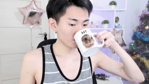 Snapshot of miram_yoo chatting on December 17, 7:15 pm online show from December 17, 7:15 pm