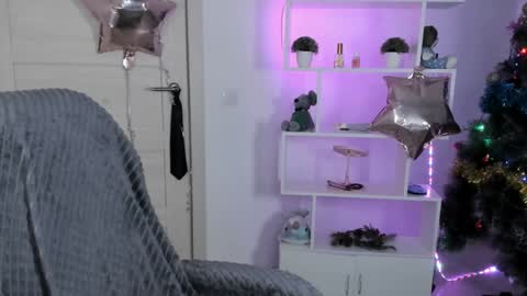 Snapshot of miram_yoo chatting on December 24, 12:22 am online show from December 24, 12:22 am