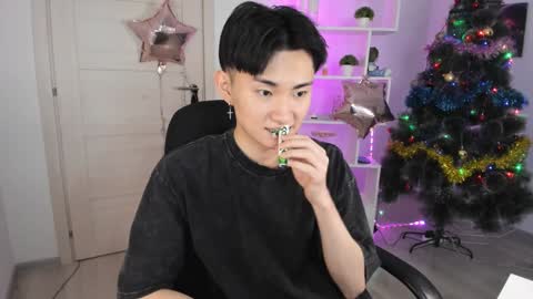 Snapshot of miram_yoo chatting on December 26, 3:38 am online show from December 26, 3:38 am