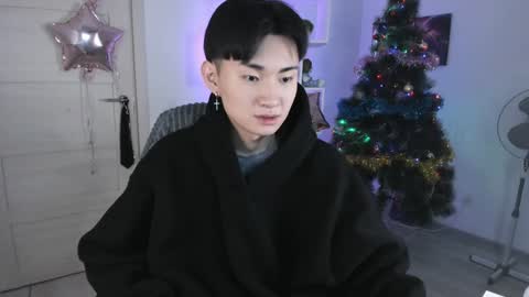 Snapshot of miram_yoo chatting on December 30, 8:15 pm online show from December 30, 8:15 pm