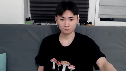 Snapshot of miram_yoo chatting on February 9, 8:45 pm online show from February 9, 8:45 pm