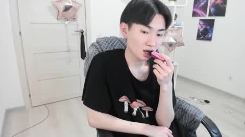 Snapshot of miram_yoo chatting on March 9, 4:16 am online show from March 9, 4:16 am