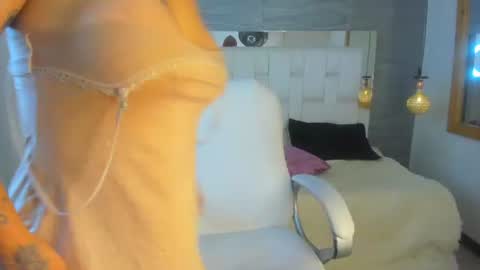 Snapshot of miranda_green_ chatting on July 10, 3:14 pm Miranda online show from July 10, 3:14 pm