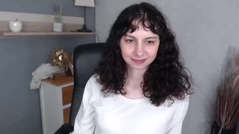 Snapshot of mirarose87 chatting on March 4, 6:52 am Mira online show from March 4, 6:52 am