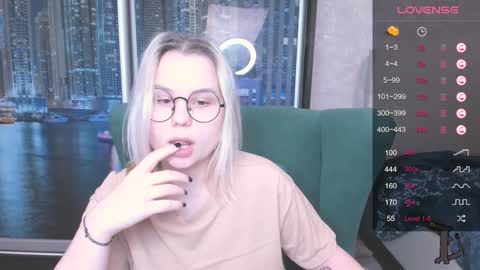 Snapshot of miray_kuriyama chatting on December 13, 4:38 pm Kira online show from December 13, 4:38 pm