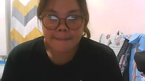 Snapshot of mireille_27 chatting on September 18, 9:55 am mireille_27 online show from September 18, 9:55 am