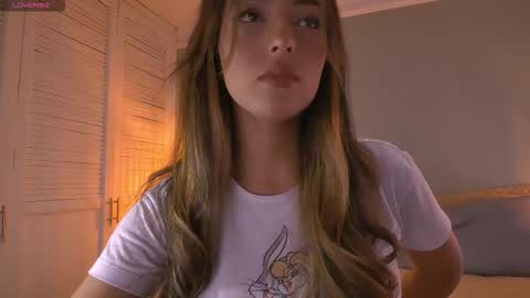 Snapshot of mis_elizabeth chatting on November 10, 5:28 am Eliza online show from November 10, 5:28 am