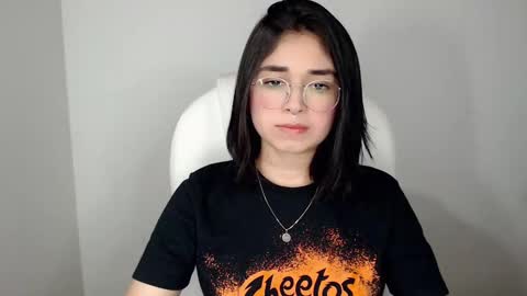 Snapshot of misha__sweet__27 chatting on February 5, 4:37 am misha online show from February 5, 4:37 am