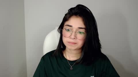 Snapshot of misha__sweet__27 chatting on February 6, 8:29 am misha online show from February 6, 8:29 am