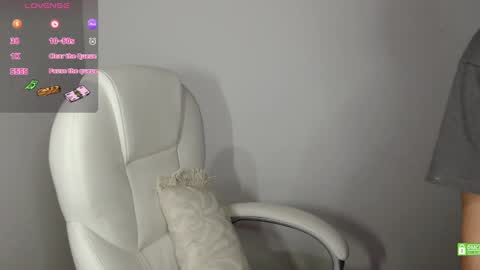 Snapshot of misha__sweet__27 chatting on February 19, 10:01 am misha online show from February 19, 10:01 am