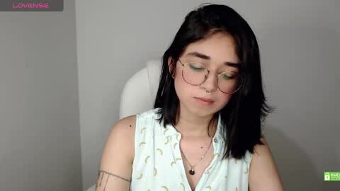 Snapshot of misha__sweet__27 chatting on March 1, 8:13 am misha online show from March 1, 8:13 am