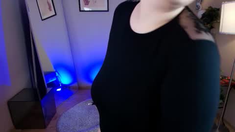 Snapshot of misha_the_createrr chatting on January 11, 9:03 am Ivy online show from January 11, 9:03 am