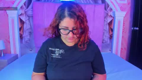 Snapshot of mishell_lovely chatting on February 3, 12:54 pm Mishell online show from February 3, 12:54 pm