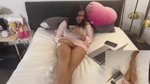 Snapshot of miskatfox chatting on July 7, 4:15 am miskatfox online show from July 7, 4:15 am