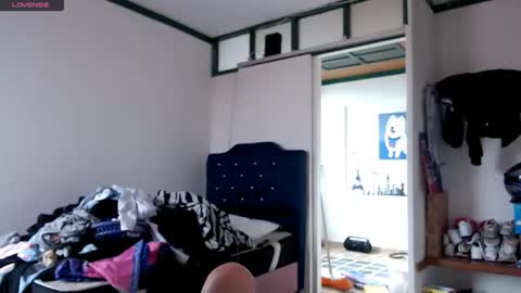 Snapshot of misnicol chatting on April 15, 5:31 pm Nicol online show from April 15, 5:31 pm