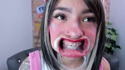 Snapshot of miss__abigail chatting on October 9, 9:46 pm Abigail online show from October 9, 9:46 pm