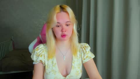 miss__selena online show from February 28, 7:15 pm