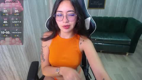 Snapshot of miss_andrea_t chatting on February 7, 1:53 pm andrea online show from February 7, 1:53 pm