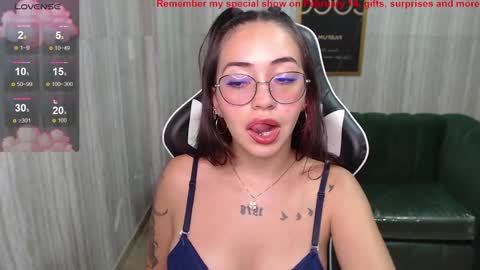 Snapshot of miss_andrea_t chatting on February 8, 7:38 pm andrea online show from February 8, 7:38 pm