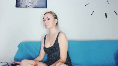 miss_blonde1 online show from March 28, 8:25 am