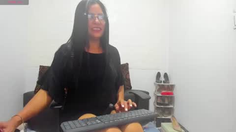 Snapshot of miss_clarepocahose chatting on June 12, 3:27 am Clare PocaHose online show from June 12, 3:27 am