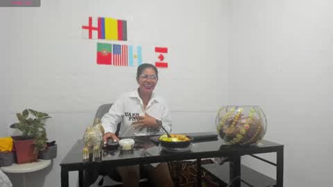 Snapshot of miss_clarepocahose chatting on June 14, 2:24 am Clare PocaHose online show from June 14, 2:24 am