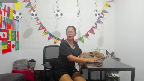 Snapshot of miss_clarepocahose chatting on June 19, 12:59 am Clare PocaHose online show from June 19, 12:59 am