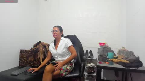 Snapshot of miss_clarepocahose chatting on July 13, 11:35 am Clare PocaHose online show from July 13, 11:35 am